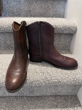 Frye “Mellisa Button” Short Brown Boots Size 8